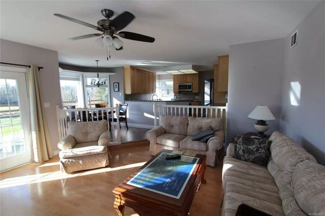 5 of 36 - 1949 Cedar Rd, Nanaimo, BC