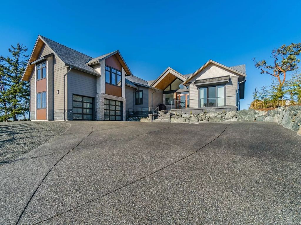 5049 Banning Crt, Nanaimo