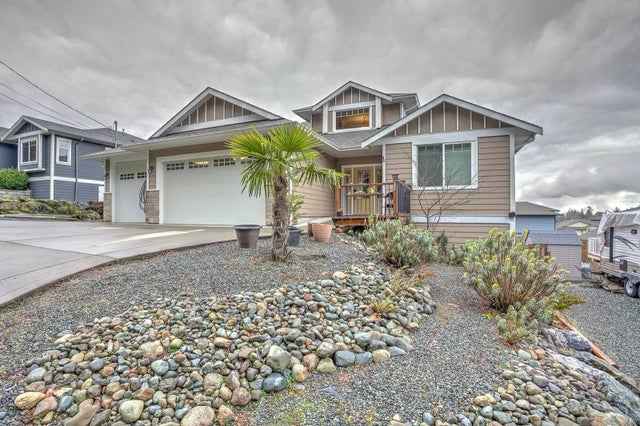 1 of 73 - 1727 Robert St, Crofton, BC