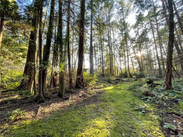 1 of 17 - 151 Malaspina Dr, Gabriola Island, BC