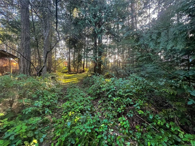 4 of 17 - 151 Malaspina Dr, Gabriola Island, BC