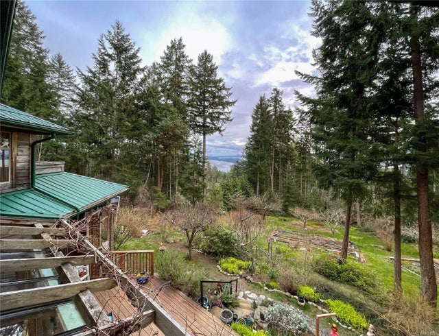 1 of 33 - 1601 Chernoff Dr, Gabriola Island, BC