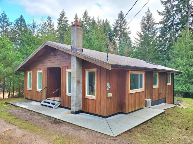 1 of 16 - 410 Berg Rd, Gabriola Island, BC