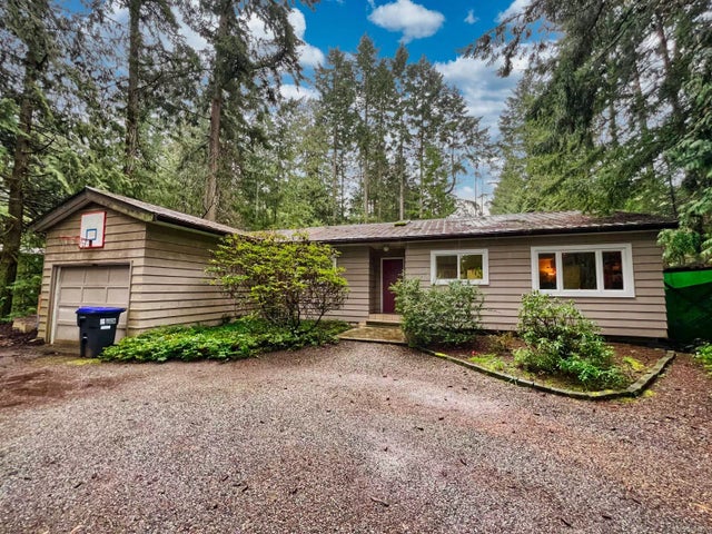 1 of 7 - 295 Davis Rd, Gabriola Island, BC