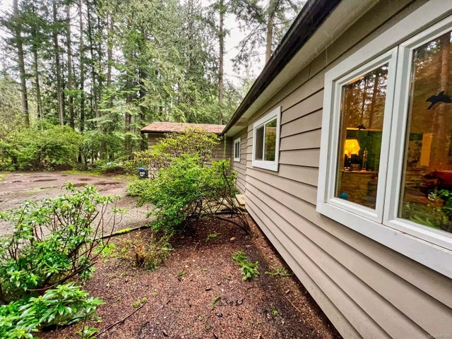 4 of 7 - 295 Davis Rd, Gabriola Island, BC