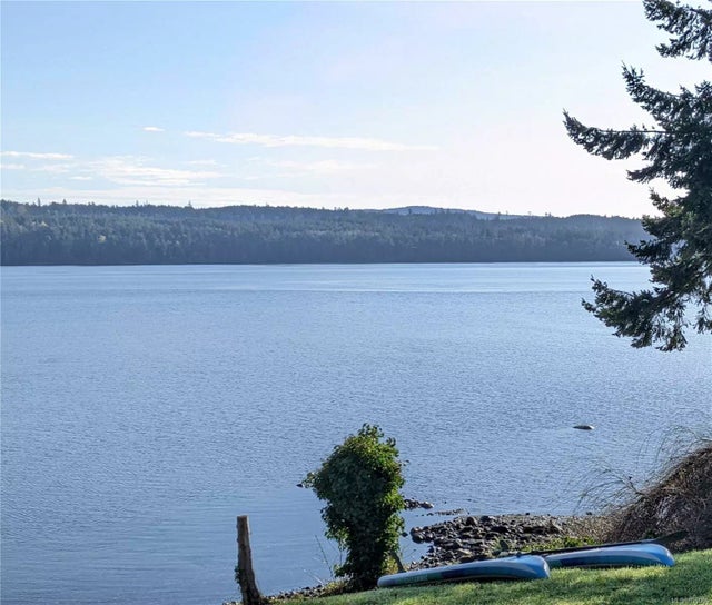 2 of 32 - 7770 Ships Point Rd, Fanny Bay, BC