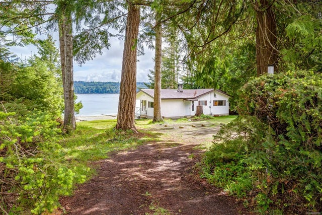 4 of 32 - 7770 Ships Point Rd, Fanny Bay, BC