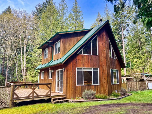 1 of 26 - 359 Hemlock Ave, Gabriola Island, BC