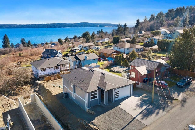 2 of 39 - 5596 4th St, Union Bay, BC