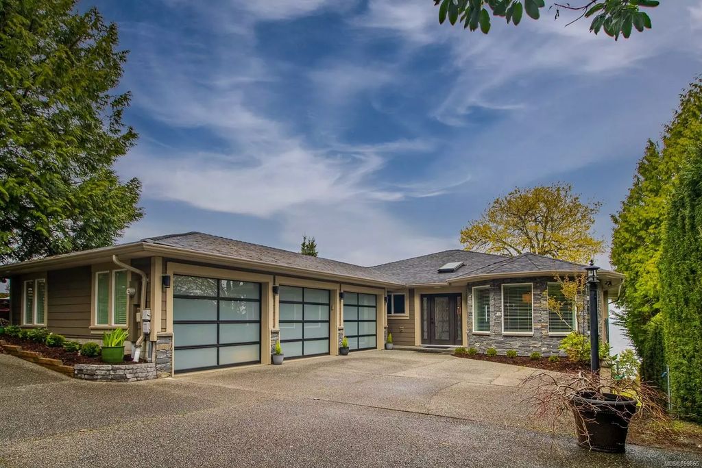 6290 Icarus Dr, Nanaimo