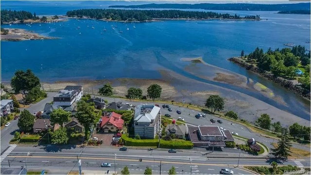 1 of 62 - 35 Newcastle Ave 202, Nanaimo, BC