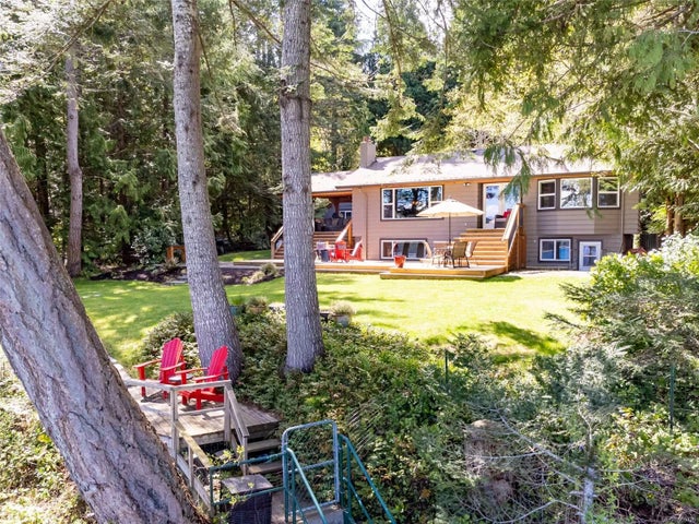 2 of 86 - 7788 Ships Point Rd, Fanny Bay, BC