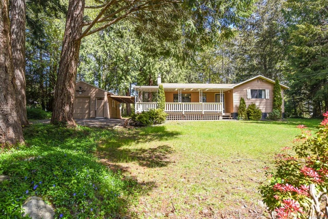 1 of 51 - 209 Baynes Dr, Fanny Bay, BC