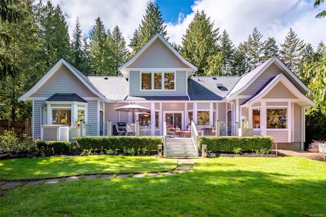 3 of 49 - 7674 Ships Point Rd, Fanny Bay, BC