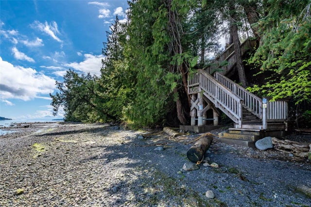 5 of 49 - 7674 Ships Point Rd, Fanny Bay, BC