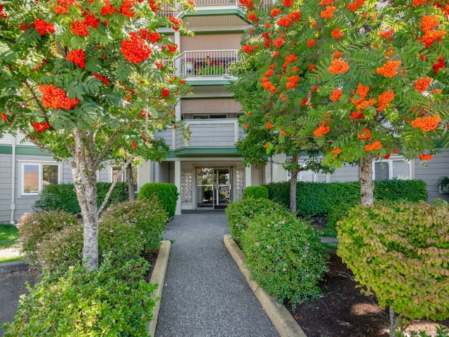 1 of 28 - 4971 Songbird Pl 211, Nanaimo, BC