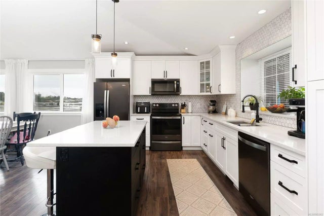 2 of 27 - 8022 Berridge St, Crofton, BC