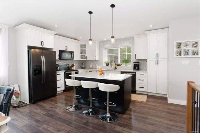 4 of 27 - 8022 Berridge St, Crofton, BC