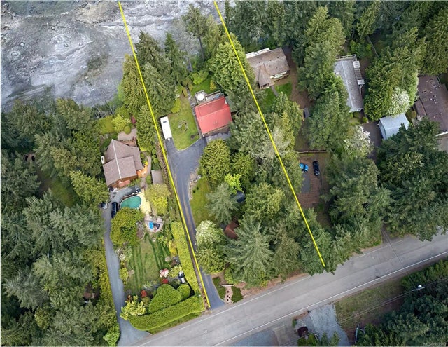 1 of 46 - 7702 Ships Point Rd, Fanny Bay, BC