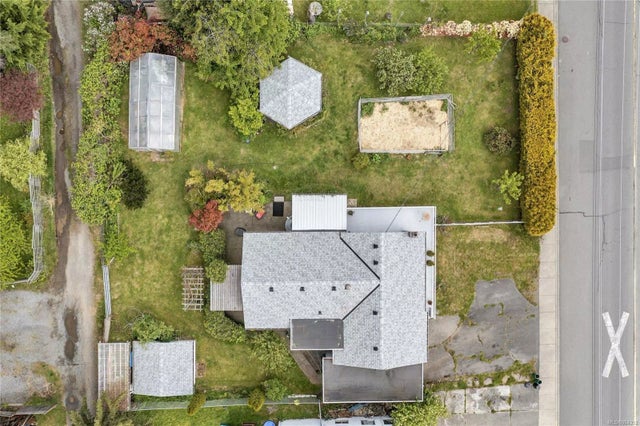 1 of 32 - 8032 York Ave, Crofton, BC