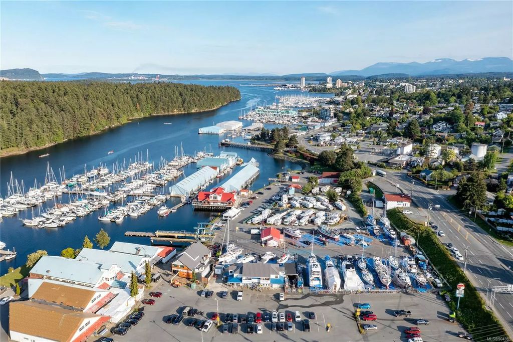 1690 Stewart Ave, Nanaimo