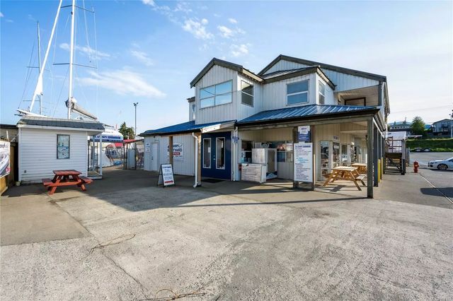 3 of 23 - 1690 Stewart Ave, Nanaimo, BC