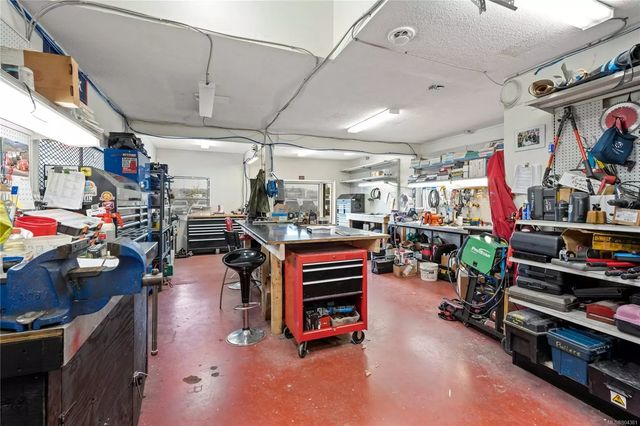 5 of 23 - 1690 Stewart Ave, Nanaimo, BC