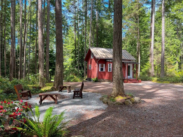 1 of 31 - 433 Berry Point Rd, Gabriola Island, BC