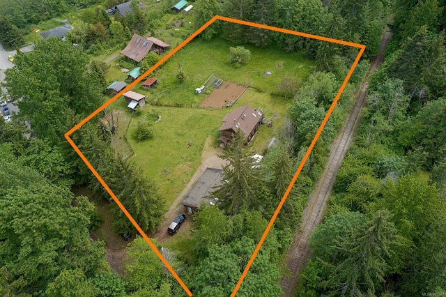 2 of 62 - 415 Station Rd, Fanny Bay, BC