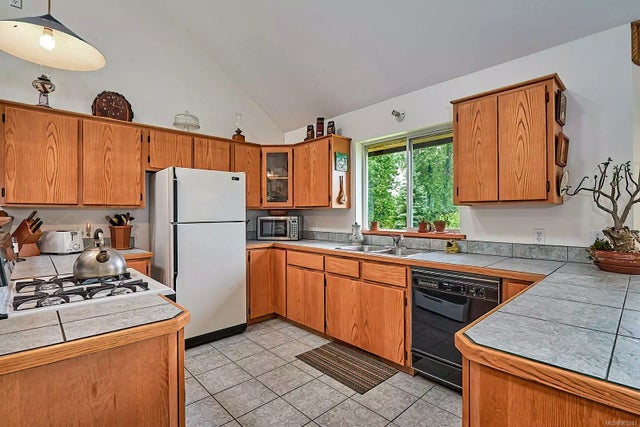 5 of 62 - 415 Station Rd, Fanny Bay, BC