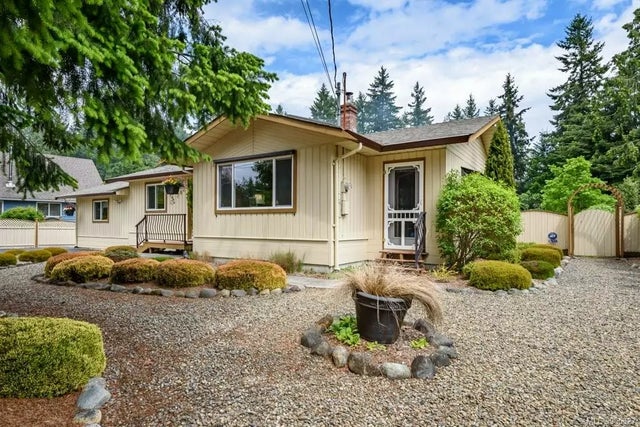 2 of 21 - 7822 Tozer Rd, Fanny Bay, BC