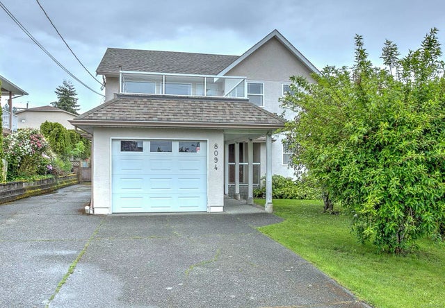 1 of 28 - 8094 Spinnaker Pl, Crofton, BC