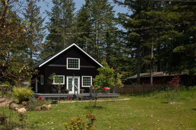 1 of 34 - 630 Pinewood Rd, Gabriola Island, BC