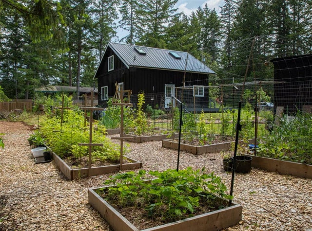 2 of 34 - 630 Pinewood Rd, Gabriola Island, BC