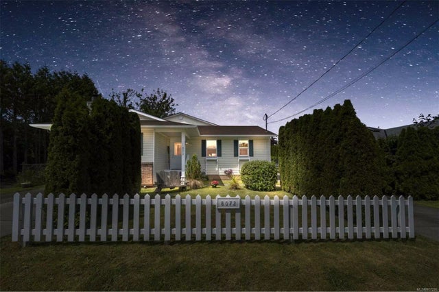 1 of 42 - 8072 Spinnaker Dr, Crofton, BC