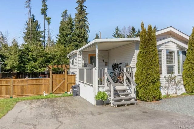 1 of 27 - 1050 Bowlby Rd 3, Errington, BC