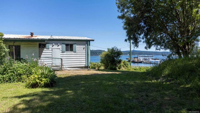 2 of 32 - 7309 Island Hwy S, Fanny Bay, BC