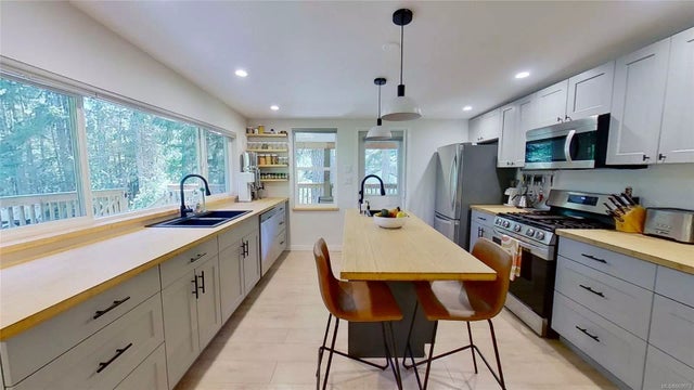 2 of 46 - 680 Crestwood Rd, Gabriola Island, BC