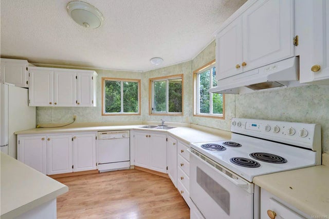 1 of 21 - 1465 Braddock Rd, Errington, BC