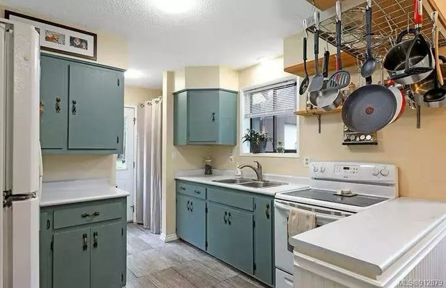 2 of 25 - 355 Ships Point Rd, Fanny Bay, BC