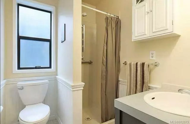 5 of 25 - 355 Ships Point Rd, Fanny Bay, BC