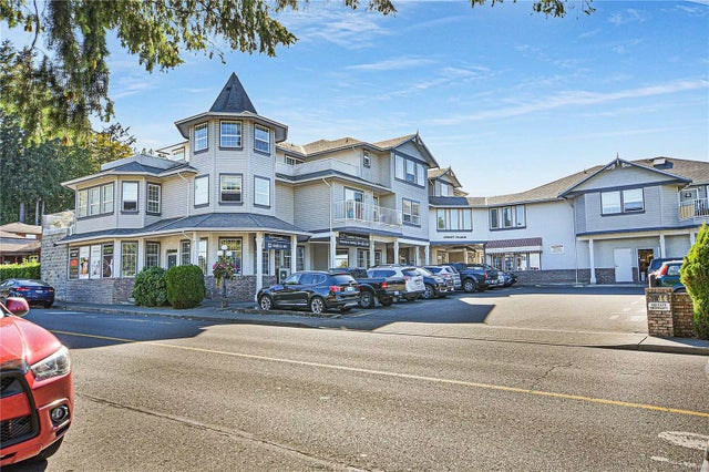 1 of 34 - 9844 Croft St 302, Chemainus, BC