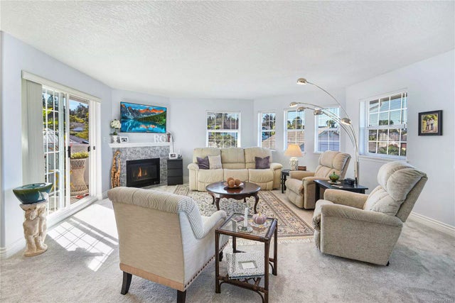 2 of 34 - 9844 Croft St 302, Chemainus, BC