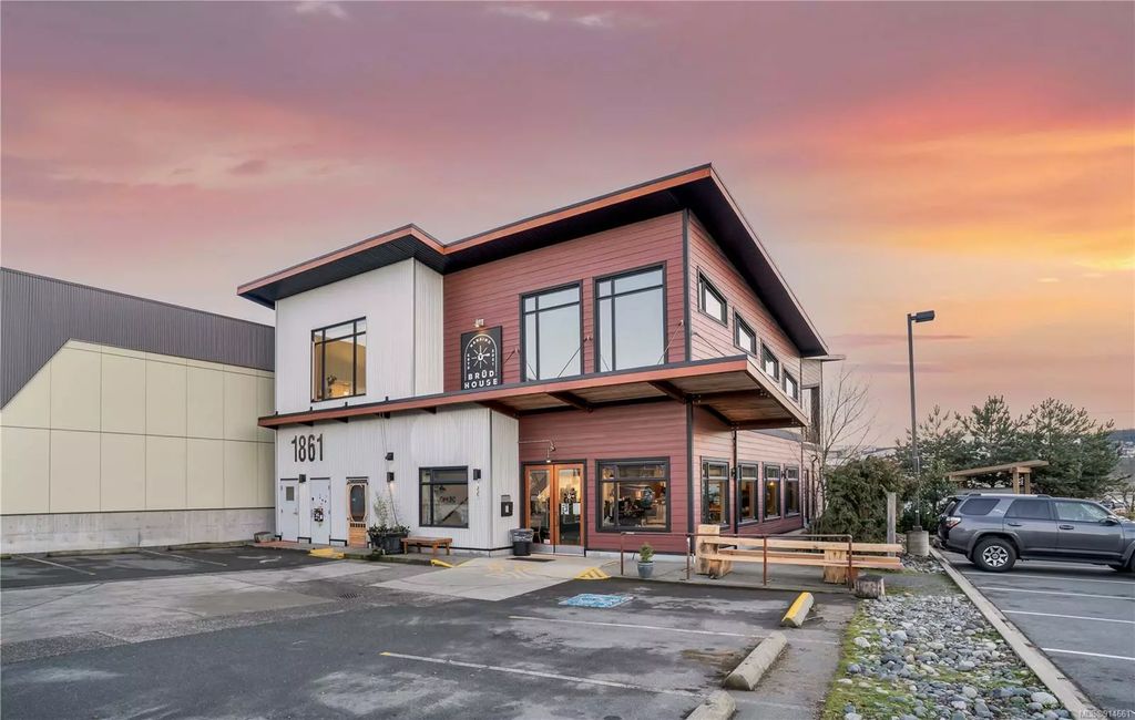 1861 Dufferin Cres, Nanaimo
