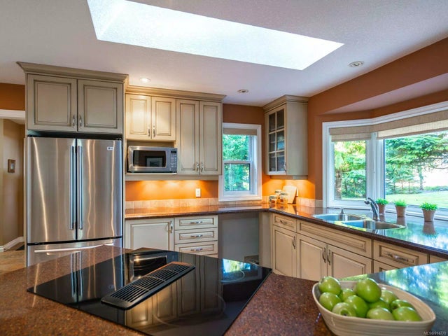 5 of 39 - 7946 White Duck Rd, Fanny Bay, BC