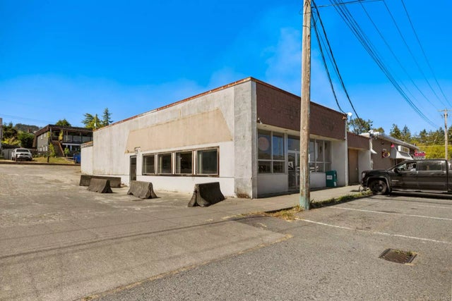 1 of 29 - 8124 & 8126 York Ave, Crofton, BC