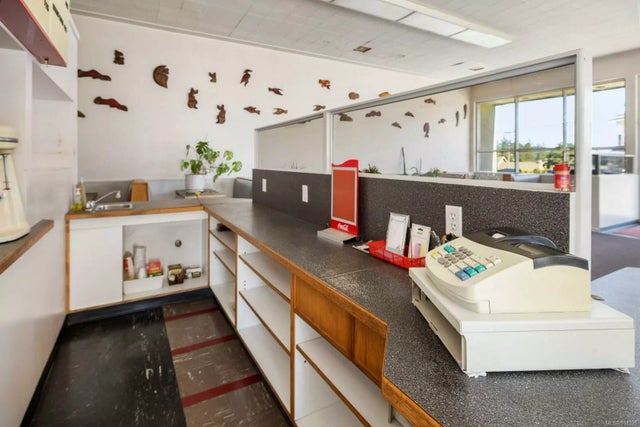 4 of 29 - 8124 & 8126 York Ave, Crofton, BC