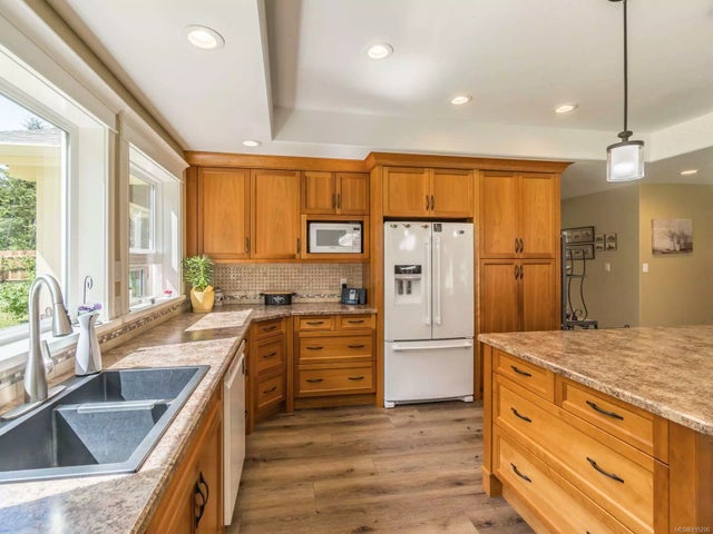 4 of 55 - 1619 Benzon Cres, Errington, BC