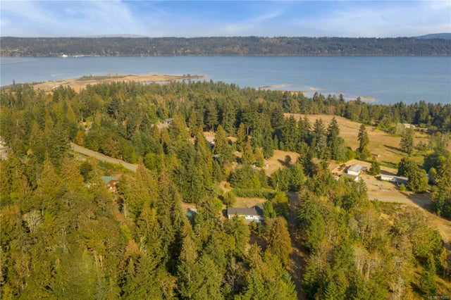 5 of 36 - 529 Holiday Rd, Fanny Bay, BC