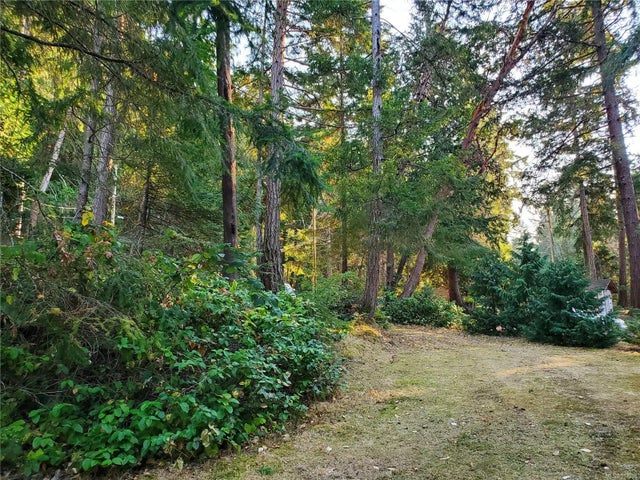 2 of 9 - 865 Sharie Rd, Gabriola Island, BC